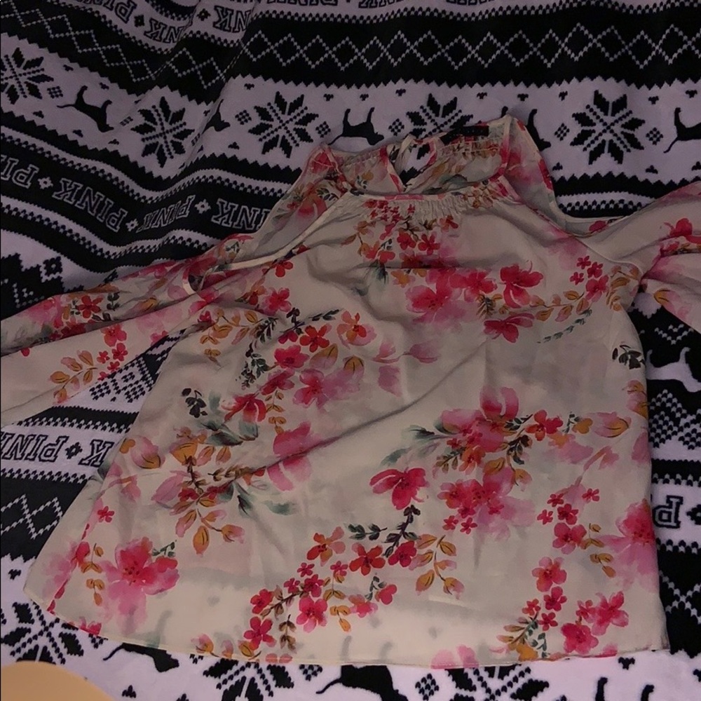 Floral cold shoulders shirt